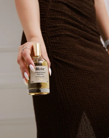 בהשראת Al Haramain Amber Oud (Unisex)