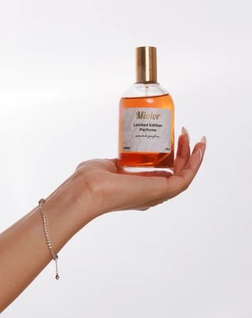 בהשראת Narciso Rodriguez For Her